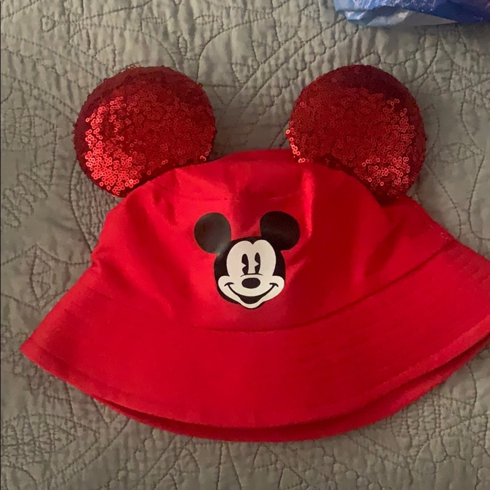 Mickey bucket hat never worn
